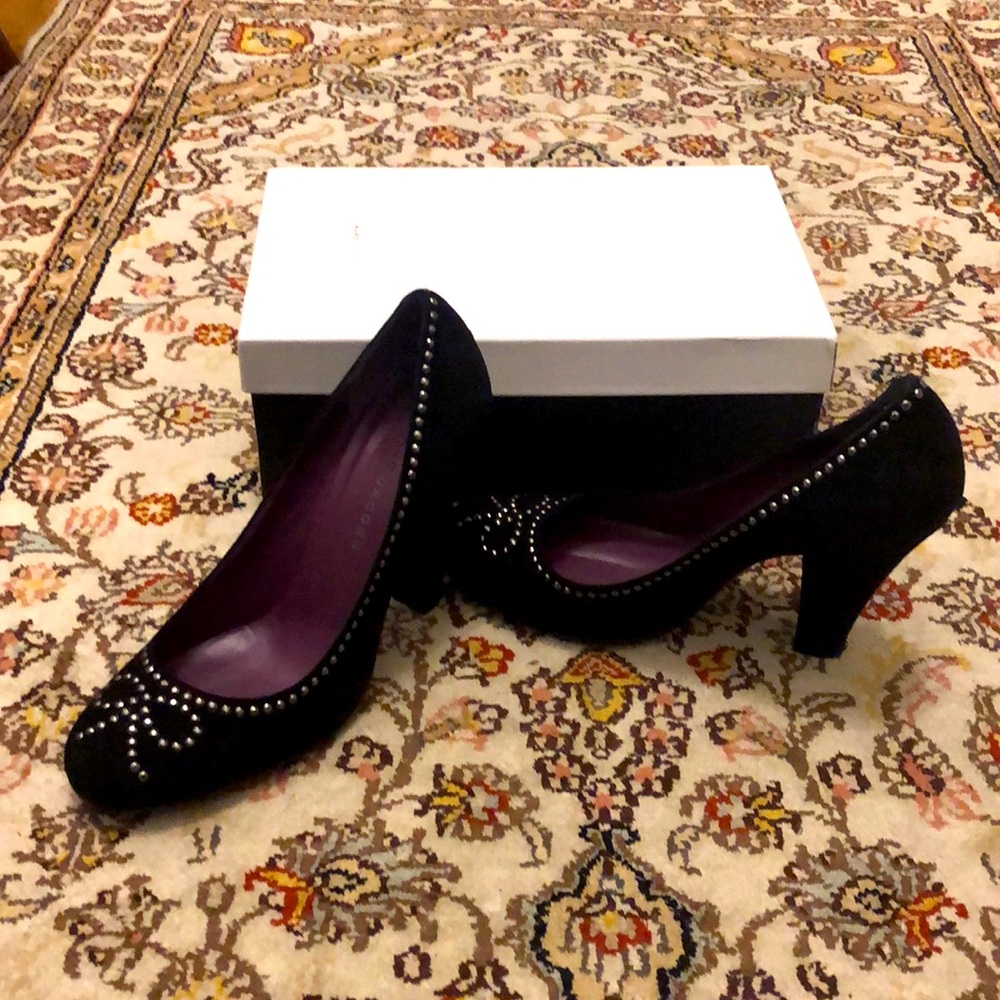 Marc Jacob’s black suede heels like new!